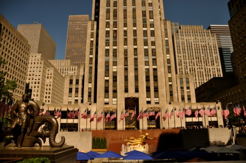 30 Rockefeller Plaza building, golden statue and fountain