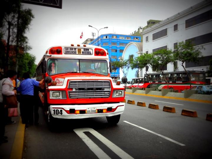 catching the bus in the Old Town is very much the same experience like in Manila, Philippines