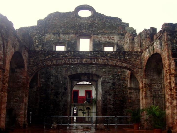 the "flat arch," Casco Viejo