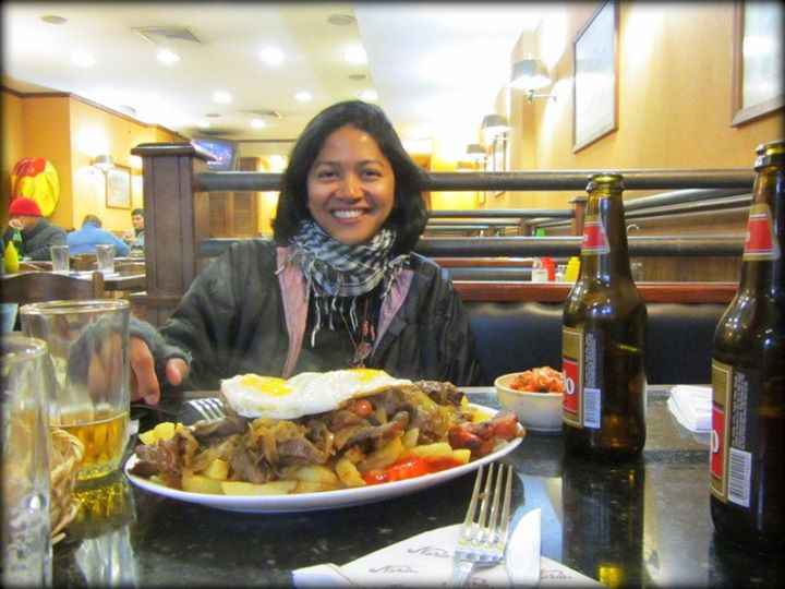 So I wanted something to nibble on while drinking and I asked the waiter to bring me whatever, and this is what I got: chorillana. Talk about Chilean comfort food!