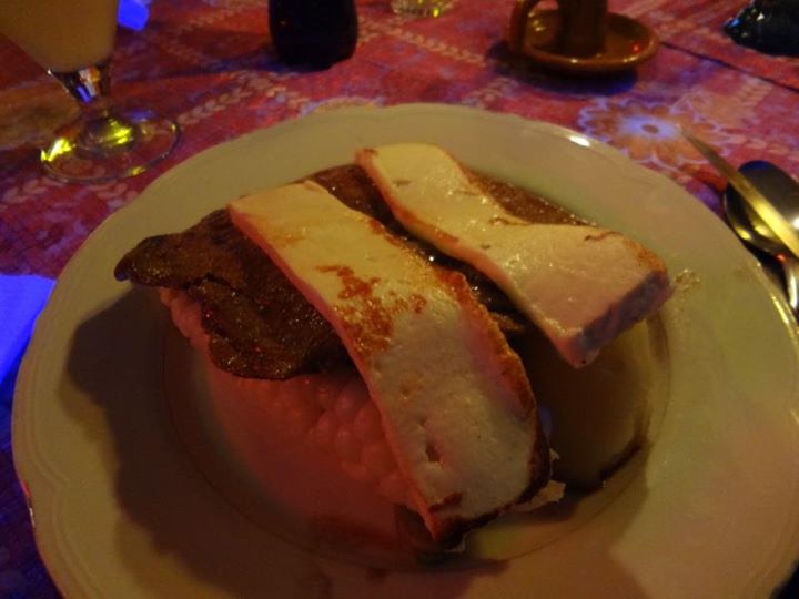 Plato Paceño: llama steak, corn, potato and goat cheese