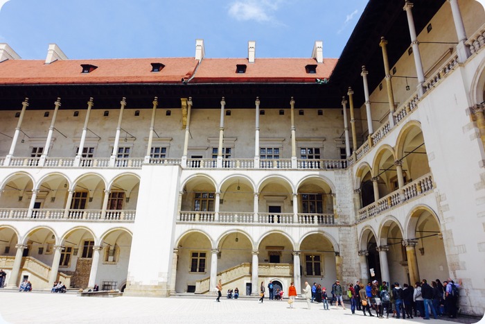 krakow castle courtyard